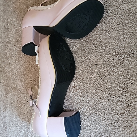 Pink & white strap shoes - Picture 6 of 11